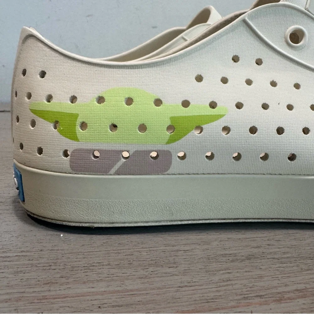 Native‎ x Star Wars Adult Shoes Baby Yoda Grogu Slip On Rubber Slides M9 / W11